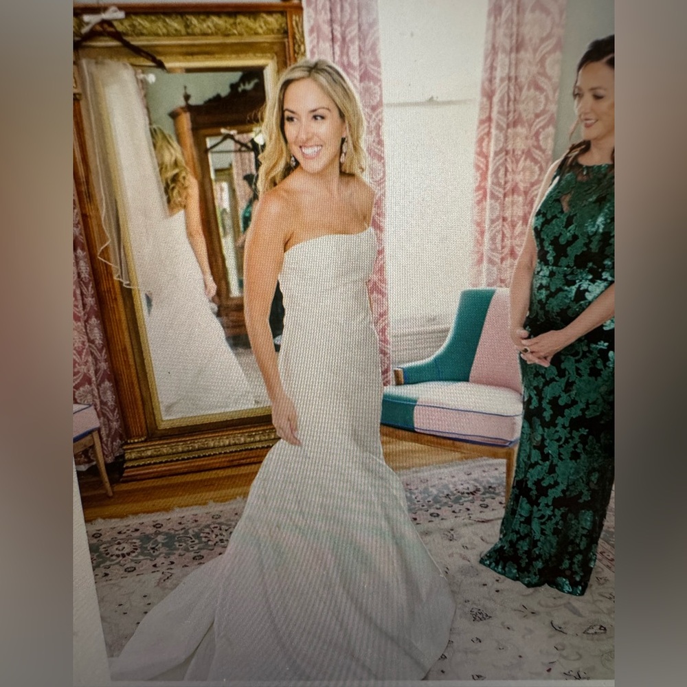 Classic Carolina Herrera wedding gown